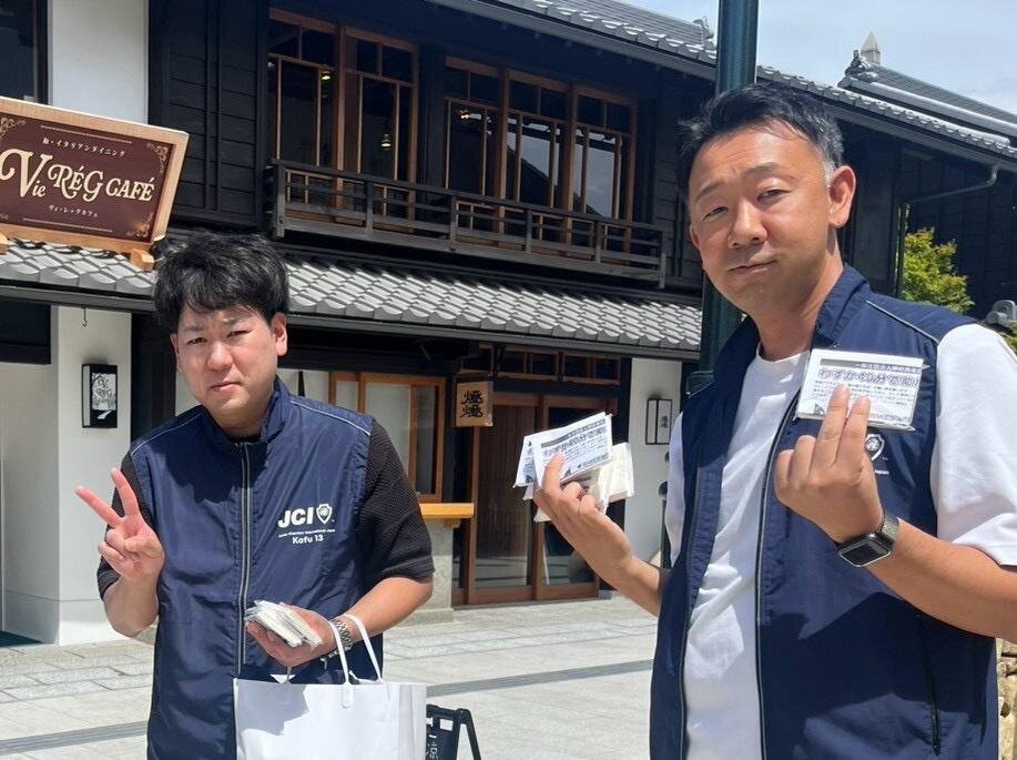 小江戸甲府花小路で献血PRを行う甲府青年会議所会員