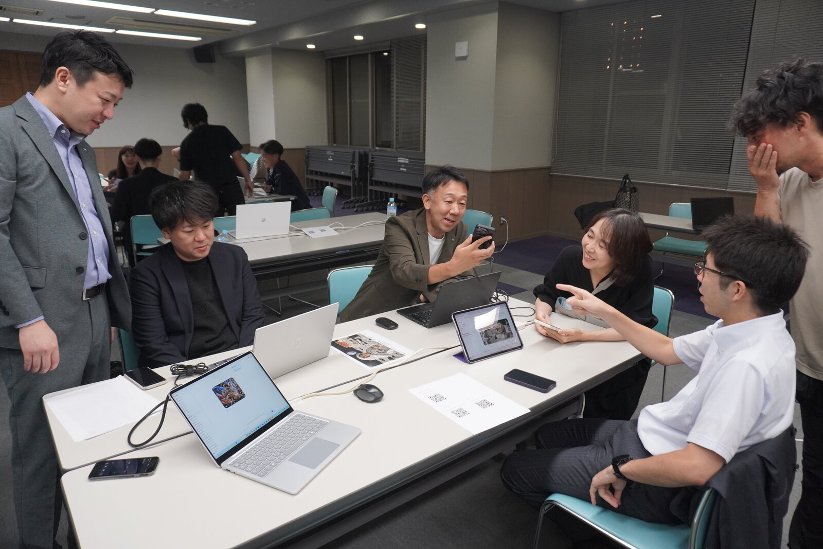 AIを活用してアプリ改善に取り組むグループの様子1