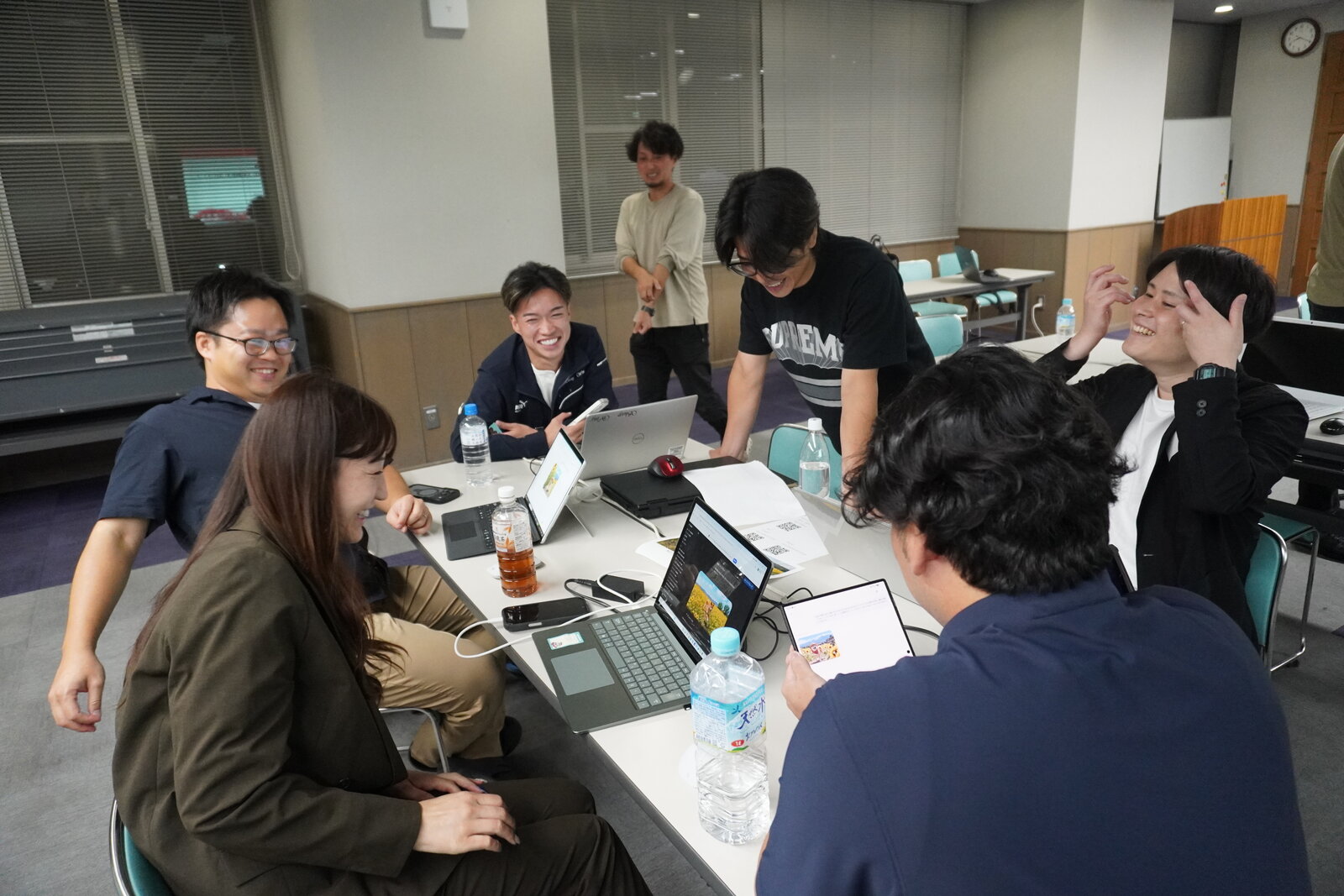 AIを活用してアプリ改善に取り組むグループの様子2